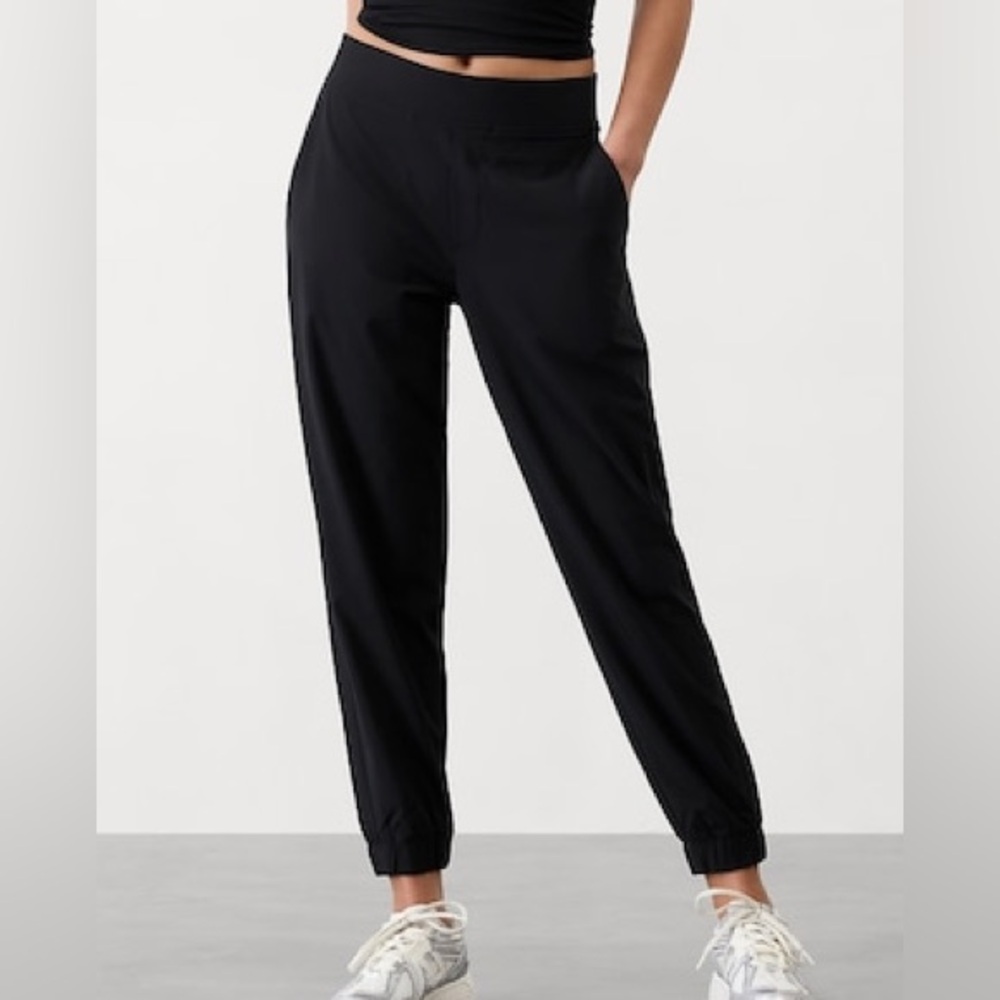 Athleta Brooklyn Mid Rise Jogger Black in 12